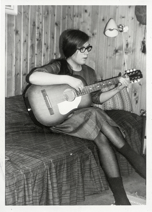 Sanno Keeler playing guitar c1965